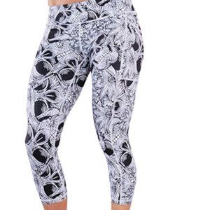 CVG COLOR ME BAD(ASS) CAPRI LEGGINGS SIZE MEDIUM